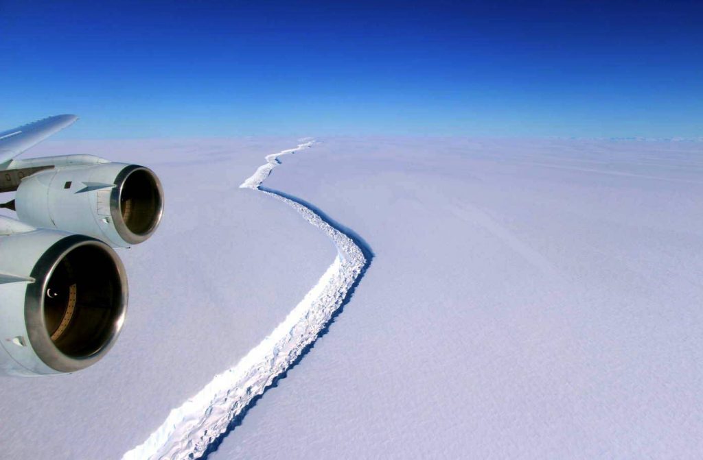 La fisura en la separación del iceberg gigante