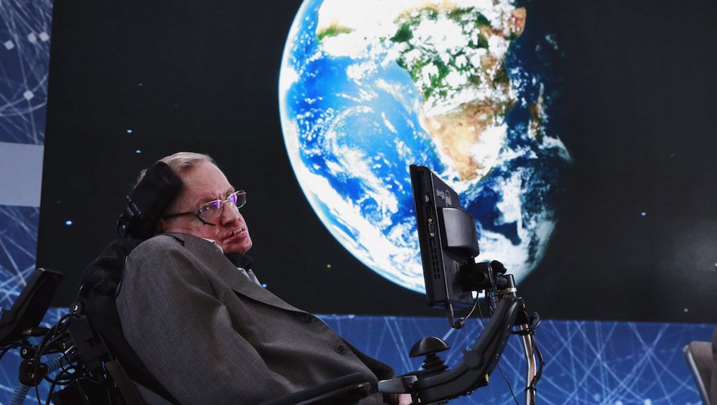 Stephen Hawking y la Tierra