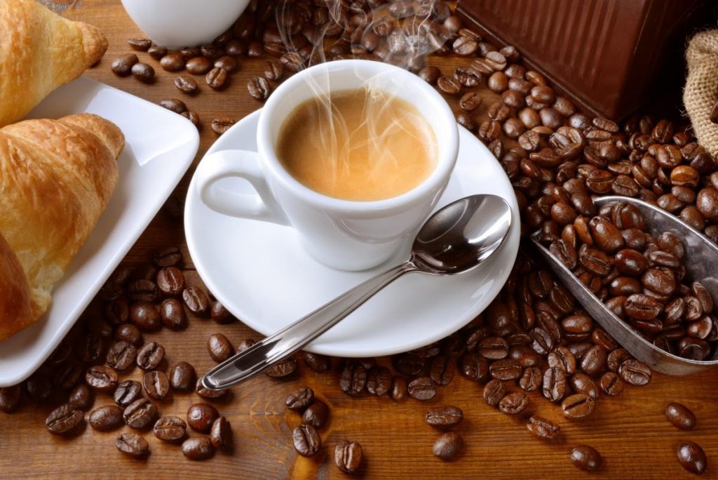 Tres cafés al día reducen el riesgo de morir joven