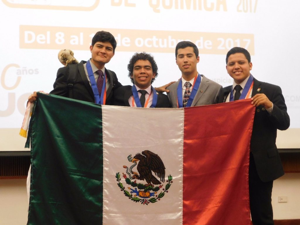 Jóvenes mexicanos participantes en la XXII Olimpiada Iberoamericana de Química