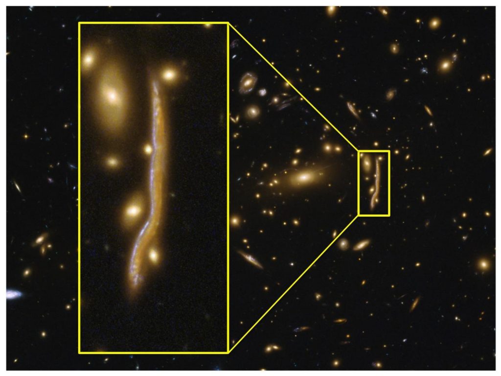 Galaxia en forma de serpiente cósmica- ESA, Hubble, NASA, A. Cava