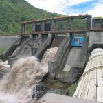 La energía hidroeléctrica conlleva riesgos sociales, económicos y ecológicos