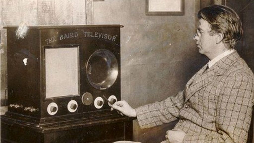 John Logie Baird y su aparato televisor