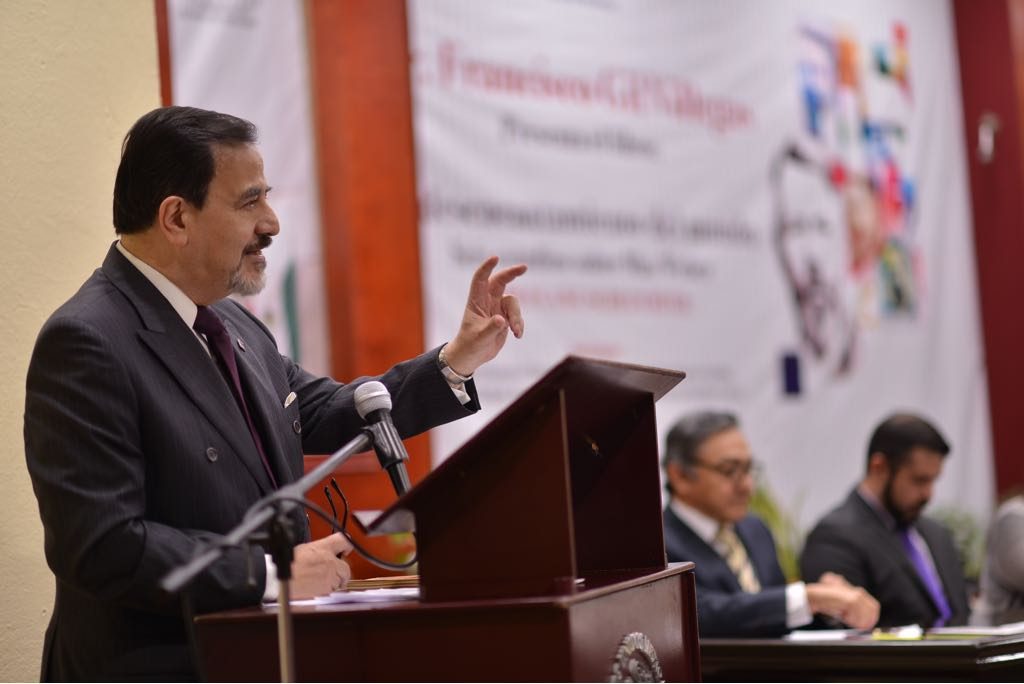 Presentan en el Congreso de Veracruz el libro “El desencantamiento del mundo”