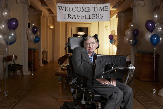 Stephen Hawking en la fiesta para viajeros del tiempo que organizó en 2012- Lpw