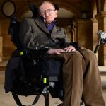 Stephen Hawking, el astrofísico que nos abrió ventanas del Universo desde su silla de ruedas, ha muerto