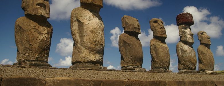 Jakob Roggeveen descubre la Isla de Pascua y sus gigantescas estatuas, el 5 de abril