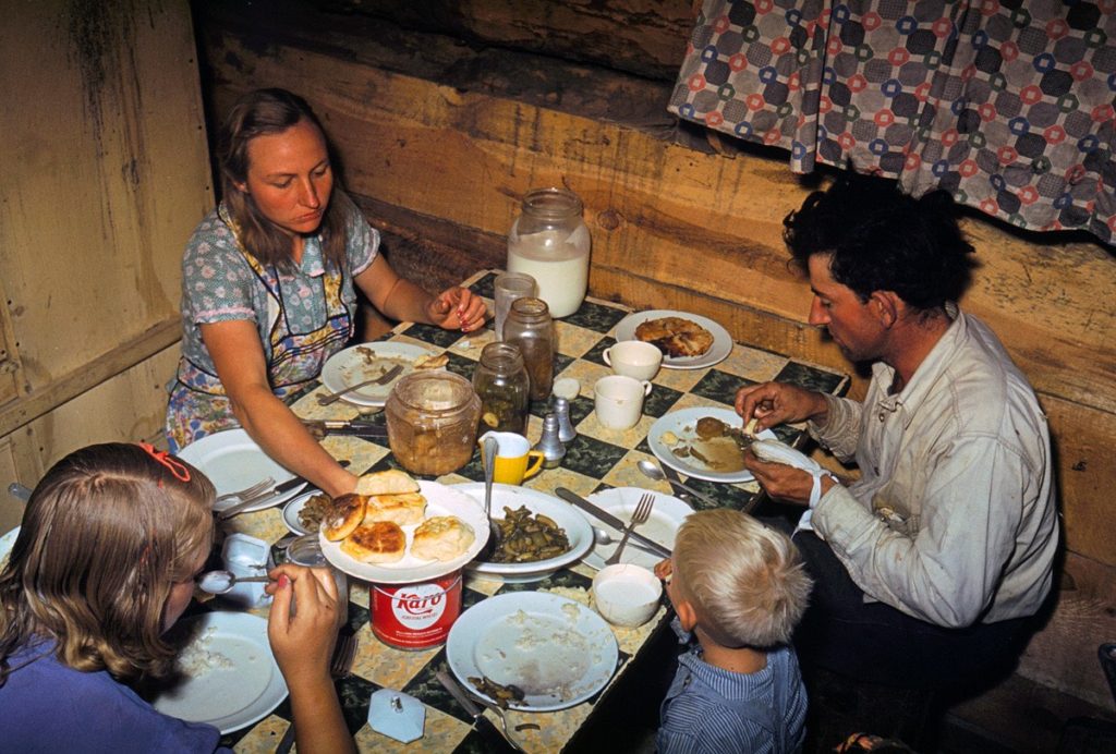 Familia cenando