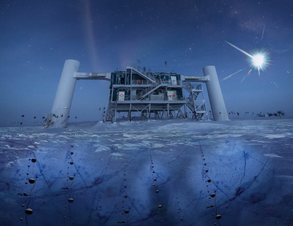 IceCube Lab, con sus sensores esféricos (llamados DOM) bajo el hielo para detectar neutrinos- IceCube NSF