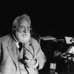 Alexander Graham Bell, inventó el teléfono impulsado desde la terapia del lenguaje