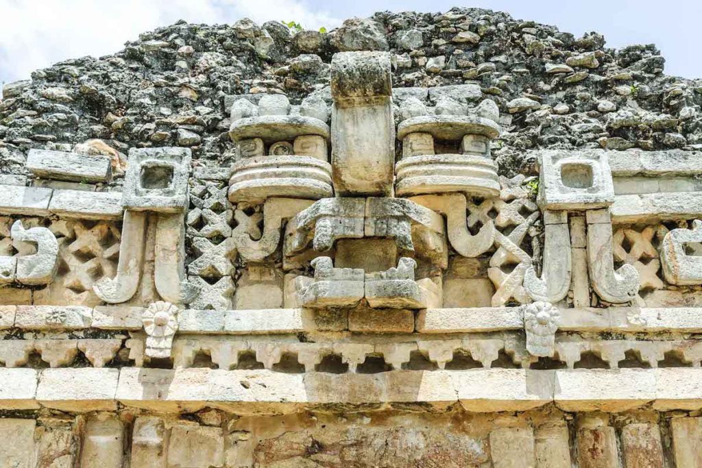 Máscara maya del dios de la lluvia Chaac en un templo de Labná en la región norte de la Península de Yucatán