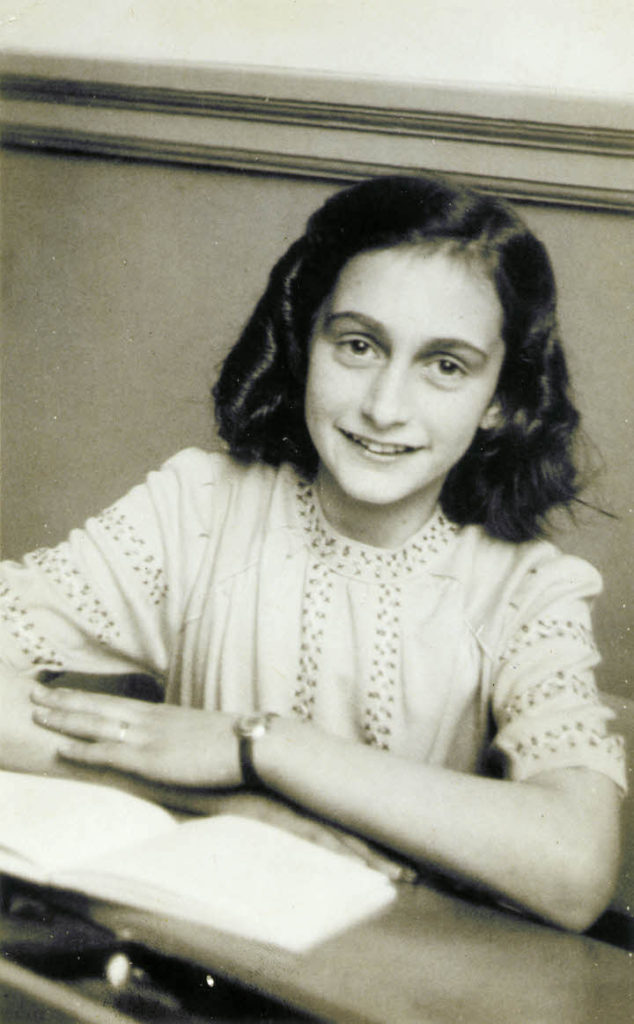 Ana Frank en una fotografía escolar a fines de 1941