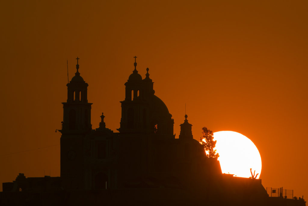 Vista de la puesta de sol junto a la iglesia de Los Remedios, San Pedro Cholula, Puebla, México- Francisco Guasco, Agencia Enfoque