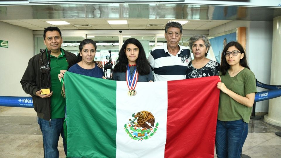 Karla Munguía y su familia. Foto: El Debate