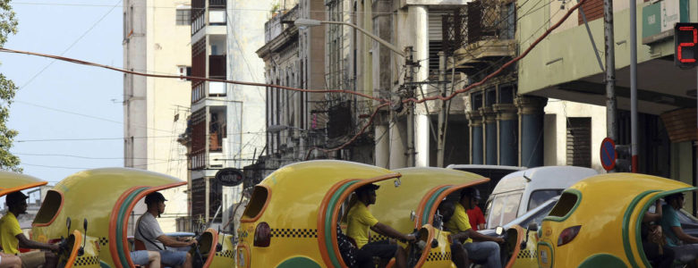 Los cocotaxis, para turistas en La Habana