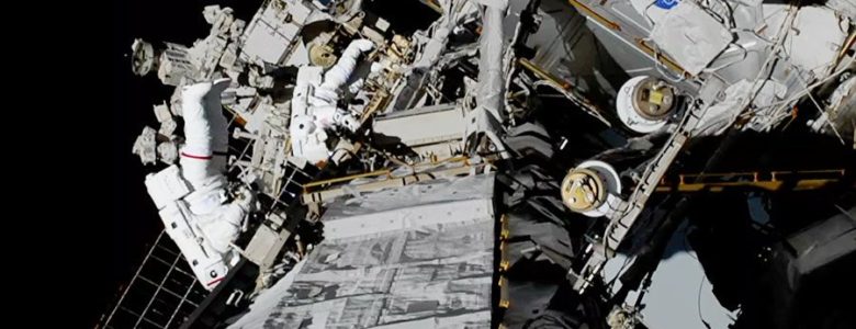 La primera caminata espacial femenina se realizó el 18 de octubre de 2019 Christina Koch y Jessica Meir, de la NASA, en la primera caminata espacial femenina, el 18 de octubre de 2019