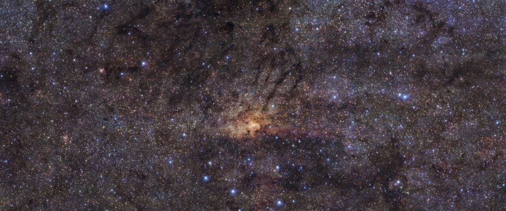 Región central de la Vía Láctea captada con gran resolución angular (0,2 segundos de arco) por el instrumento HAWK-I instalado en el Very Large Telescope del Observatorio Europeo Austral, en Chile. / ESO/Nogueras-Lara et al.