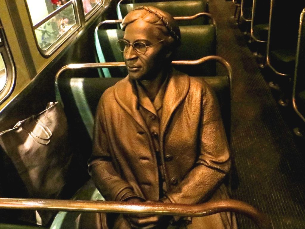 Rosa Parks en un autobús- Estatua en museo de derechos humanos