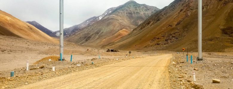 Entrada al proyecto Túnel Agua Negra para cazar materia obscura, en Los andes, entre Argentina y Chile