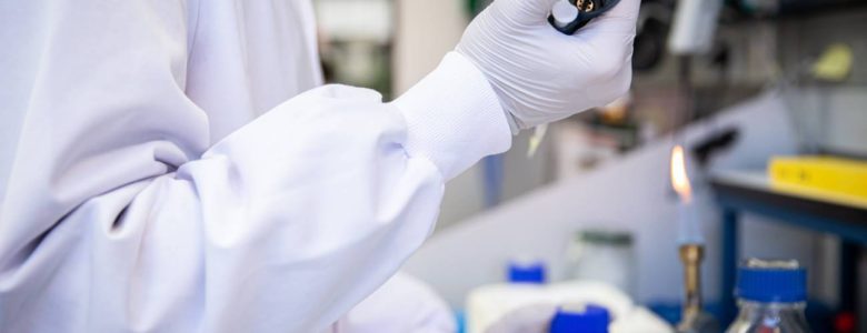 Experimentos en laboratorios- Alvaro Muñoz Guzmán, SINC