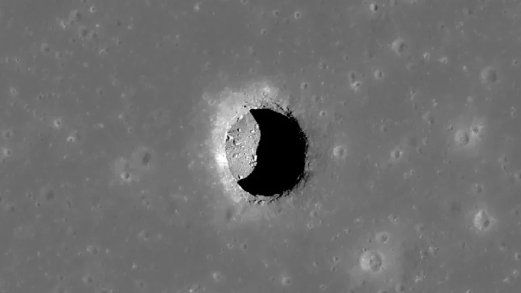 Equipo internacional de investigadores encuentran cueva en la Luna que podría servir para establecer una base y que vivan astronautas ahí