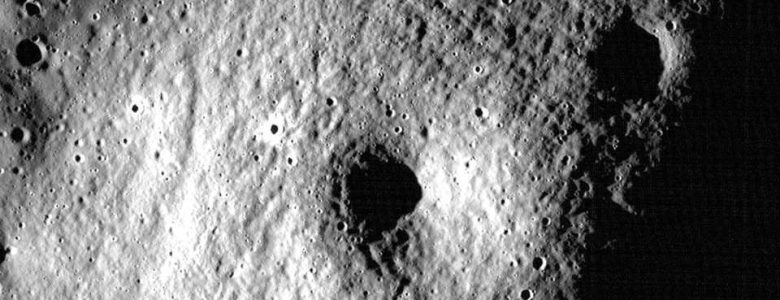 Equipo internacional de investigadores encuentran cueva en la Luna que podría servir para establecer una base y que vivan astronautas ahí